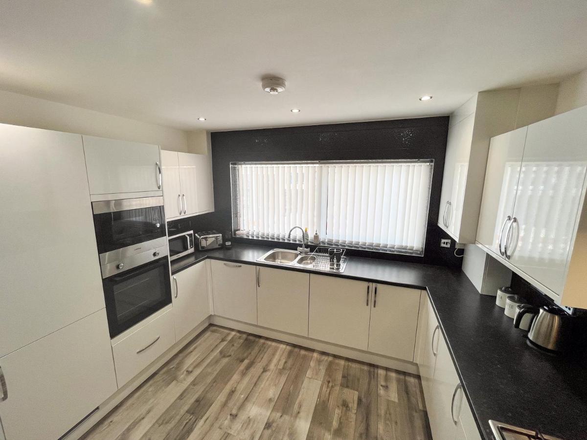 The Quiet Sanctuary - 4 Bedroom Holiday home Swindon