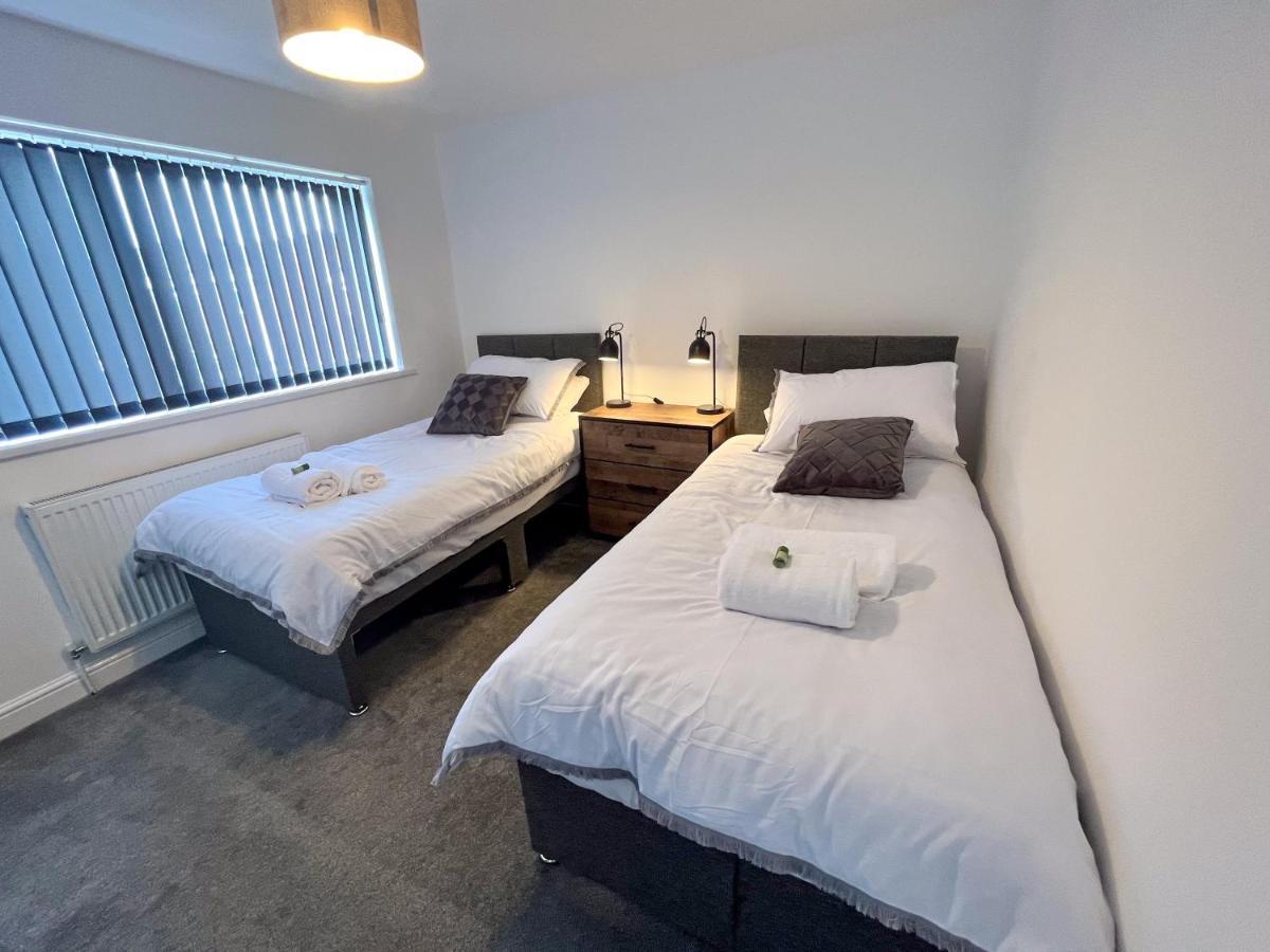 The Quiet Sanctuary - 4 Bedroom Holiday home Swindon